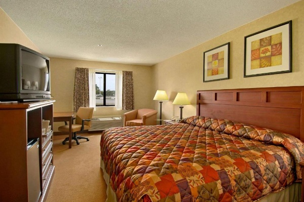 Baymont by Wyndham Tuscola image 11